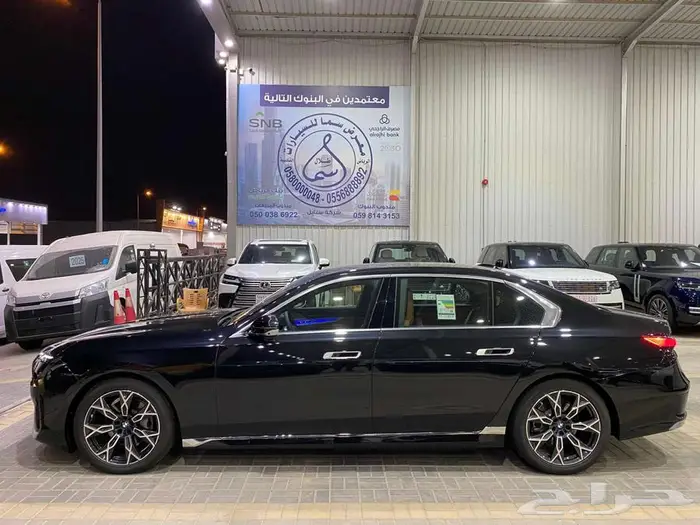 بي ام دبليو 735i موديل 2026 اسود خليجي 30