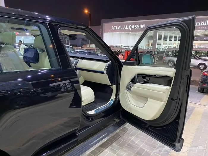 رينج روفر 2023 اوتوبيوجرافي اسود سعودي ماشية 71000كم 24