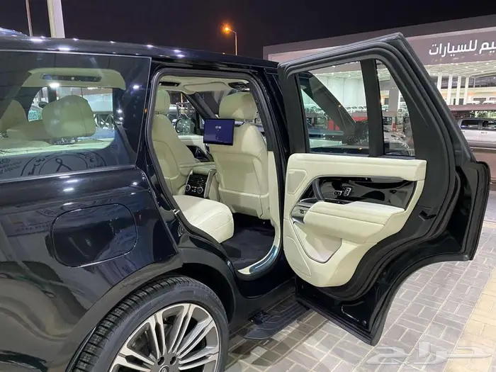 رينج روفر 2023 اوتوبيوجرافي اسود سعودي ماشية 71000كم 28