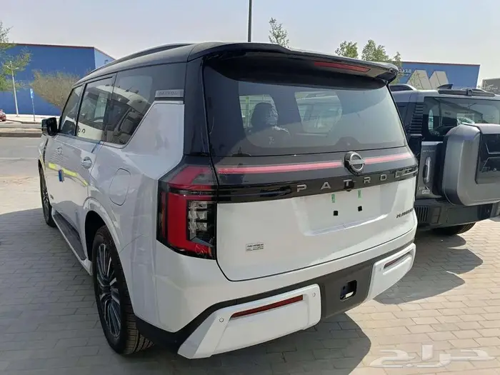 نيسان باترول بلاتينيوم 3.5 م 2026 توين تيربو ابيض سقف اسود 8