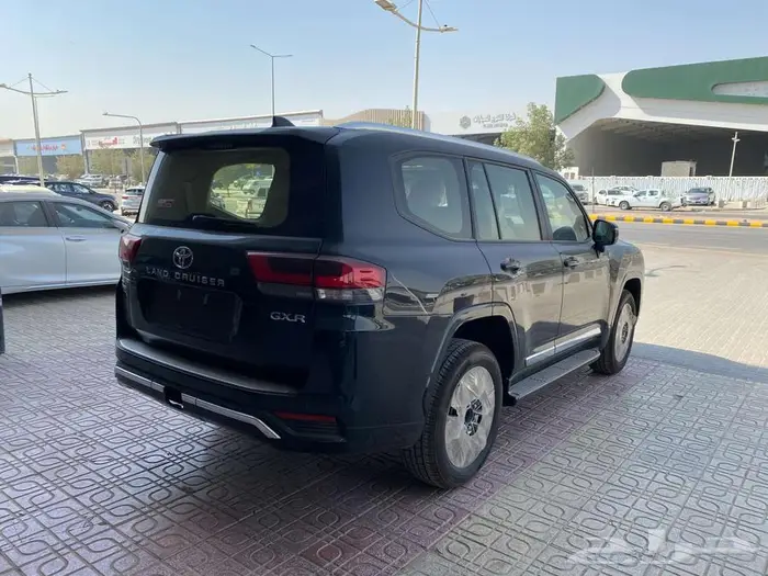 تويوتا لاندكروزر GXRL4 بنزين 2025 6