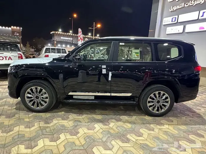 تويوتا لاندكروزر GXR L3 بنزين 2025 سعودي 3