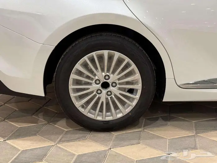 تويوتا كامري LE بنزين 2025 استمتع بأداء فائق وقسط مرن 14