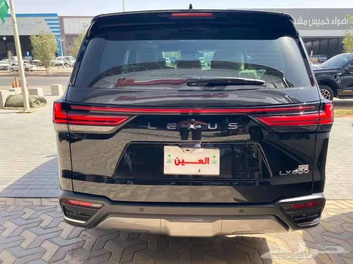 لكزس LX600BB داخل اوف وايت موديل 2025 عداد 6000 الاف كيلو 5