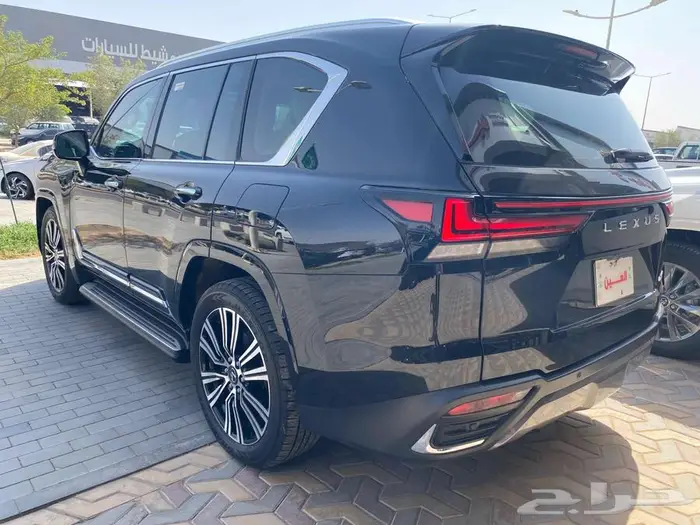 لكزس LX600BB داخل اوف وايت موديل 2025 عداد 6000 الاف كيلو 6