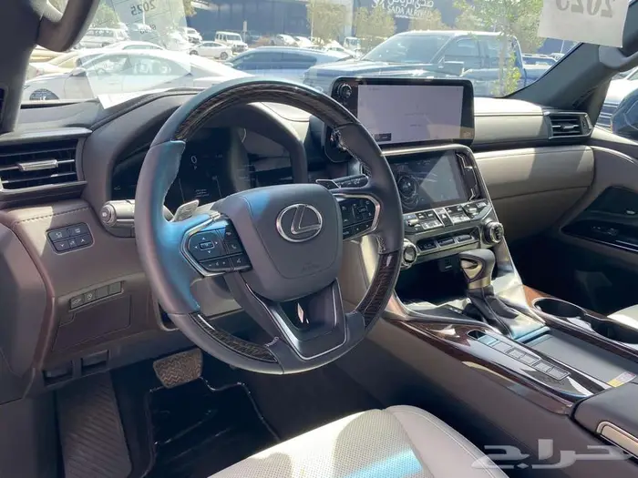 لكزس LX600BB داخل اوف وايت موديل 2025 عداد 6000 الاف كيلو 10