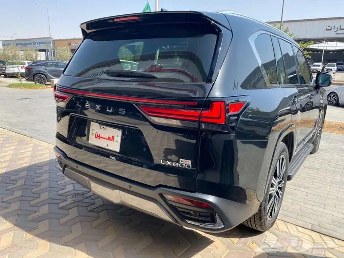لكزس LX600BB داخل اوف وايت موديل 2025 عداد 6000 الاف كيلو 4