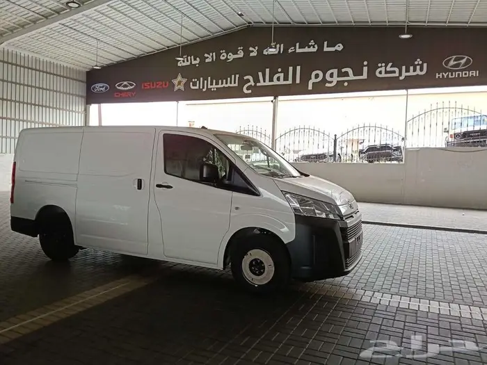 تويوتا باص بضاعه سقف منخفض ديزل جير عادي م 2025 - سعودي 1