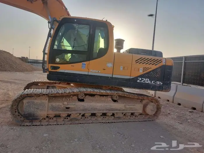 للبيع 2 بوكلينات هونداي باحسين كوري مقاس 20 0