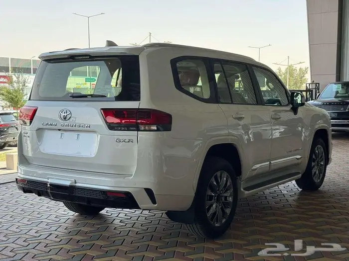 تويوتا لاندكروزر GXR 5 S بنزين 2025 كاش و اقساط 4