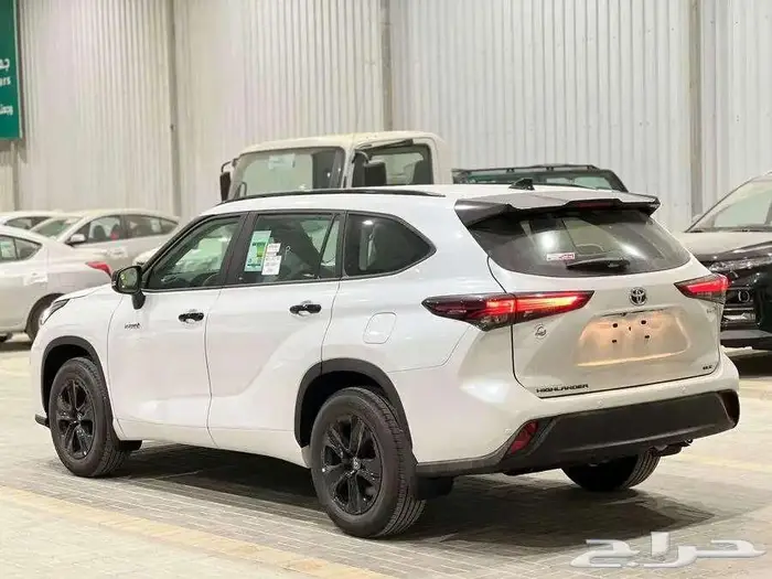 تويوتا هايلندر نص فل GLE بلاكديشن- هايبرد 2025 3