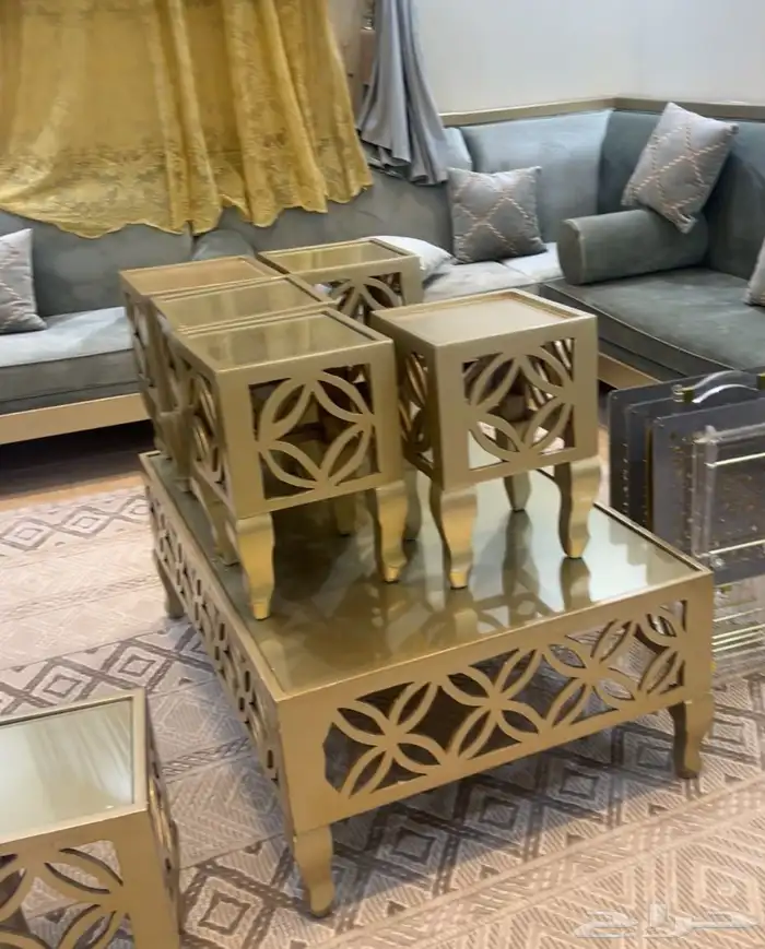 طاولات للبيع 0