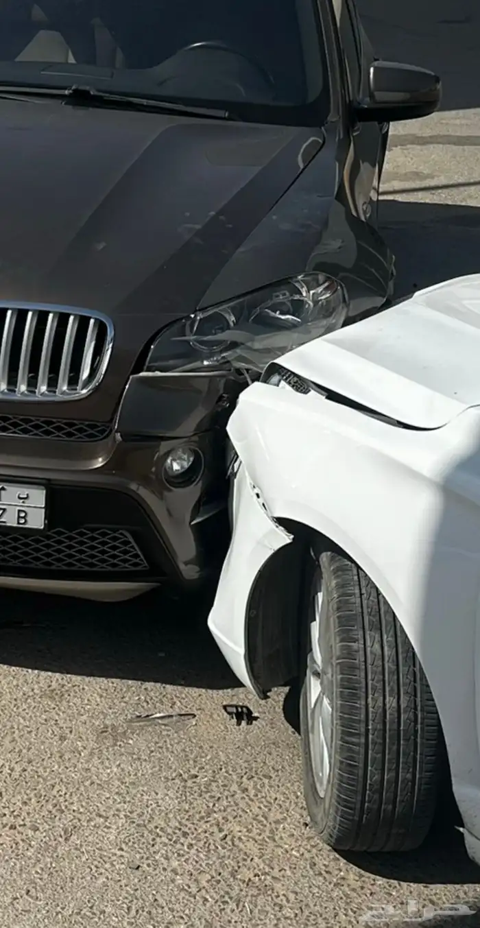 بي ام X5 2012 مصدومه صدمه بسيطه عداد 219 الف ك 24
