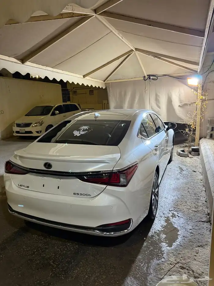 للبيع لكزاز هايبرد حجم 300 موديل 2023 بويه بلد ماشي 91 الف 2