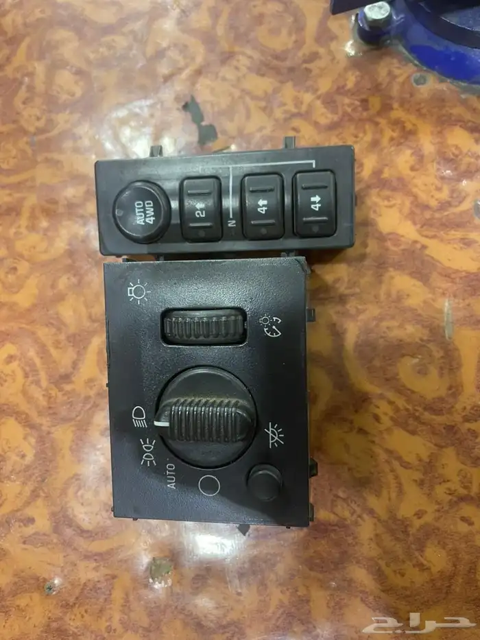 عندي سويتش الانوار جمس بي 100 وسويتش دبل نظيف بي 100 0