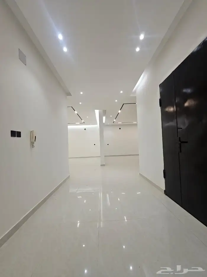 للبيع فلة ظهرة لبن 400م دور ارضي ودرج صاله و 4 شقق استديو 12