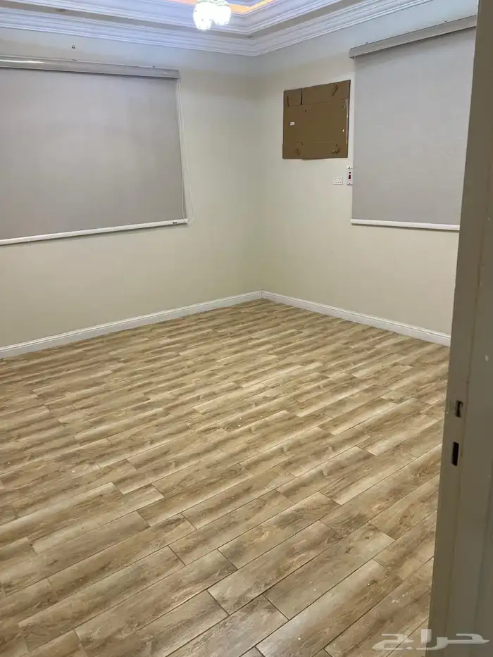 شقة مساحتها 135 متر مكونه من اربعة غرف ومطبخ وصاله و2 دورة 3