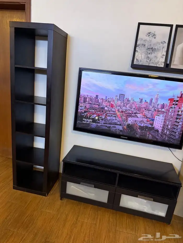 طاولة تلفزيون مع دولاب مكتبي من ايكيا 1