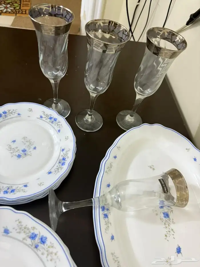 مكنسة كهرباء وصحون وكاسات 4