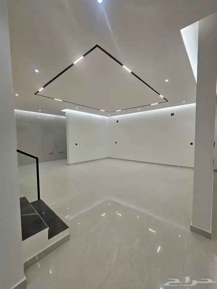 للبيع فلة ظهرة لبن 400م دور ارضي ودرج صاله و 4 شقق استديو 13