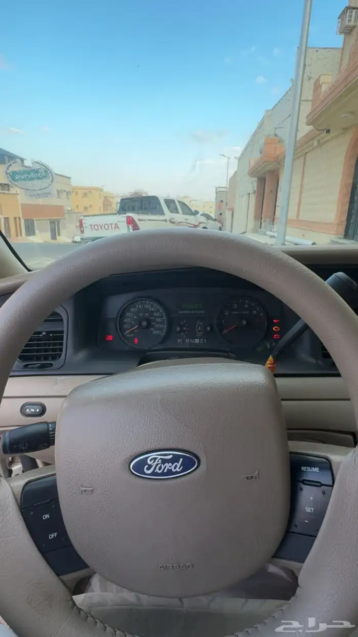 فورد كراون فكتوريا 2011 6