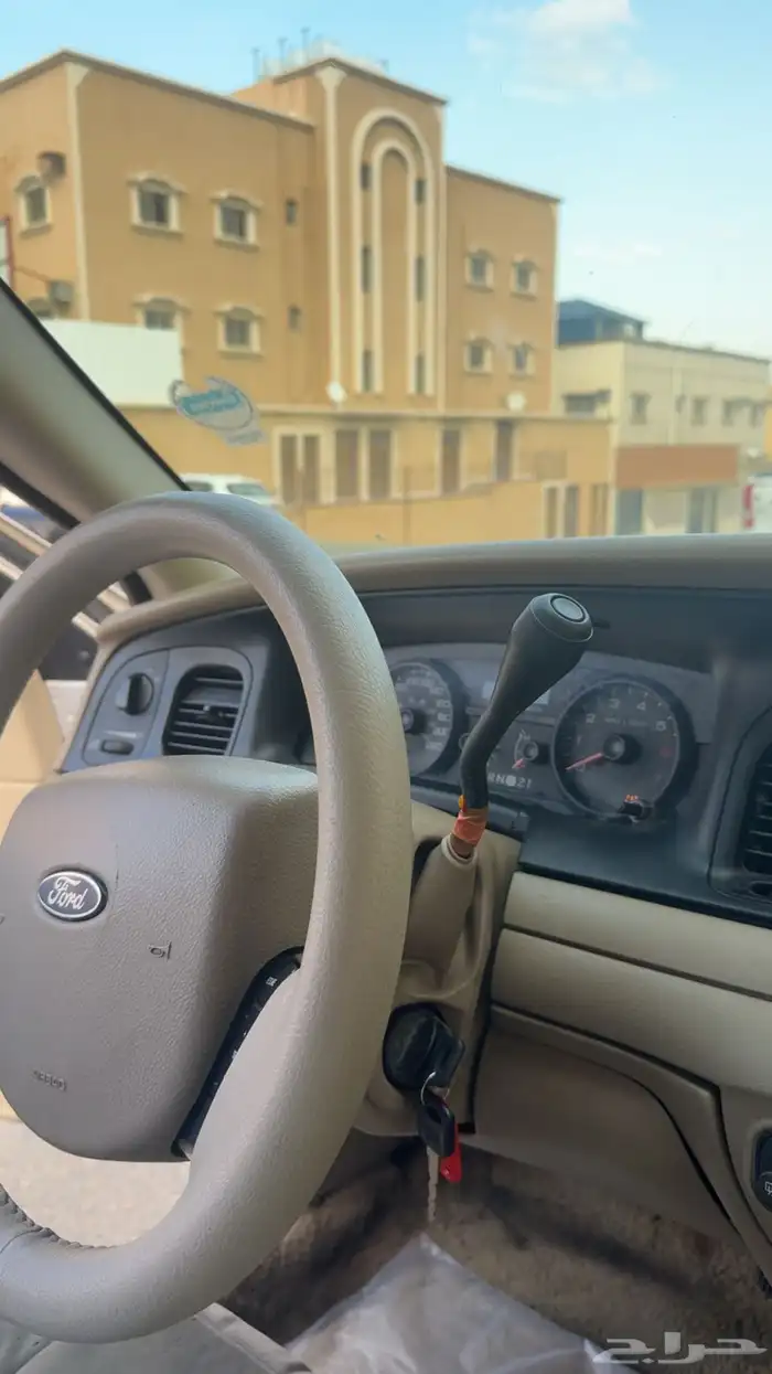 فورد كراون فكتوريا 2011 7