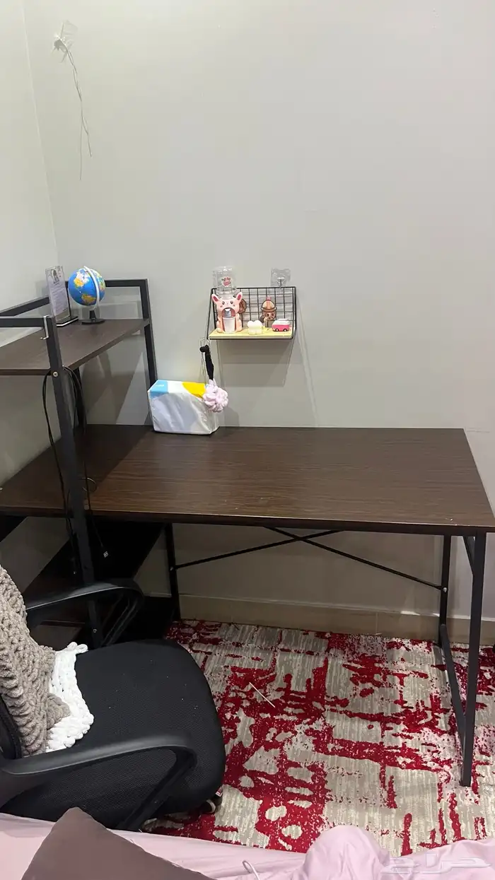 طاولة مكتبه 0