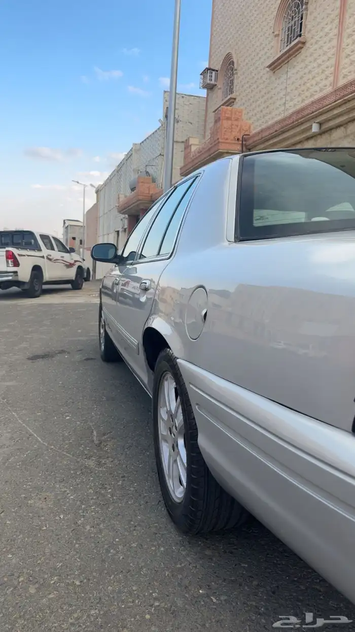 فورد كراون فكتوريا 2011 0