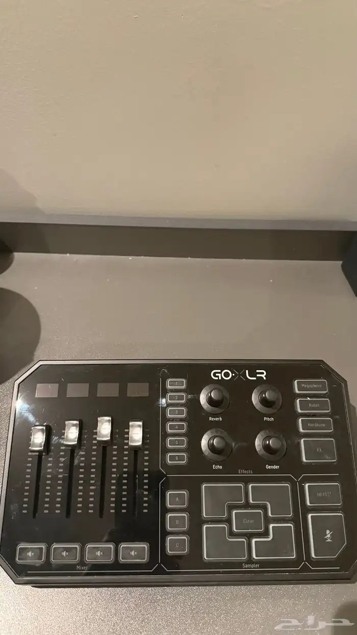 مايك sure sm7b مع مكسر Goxlr الكبير 0