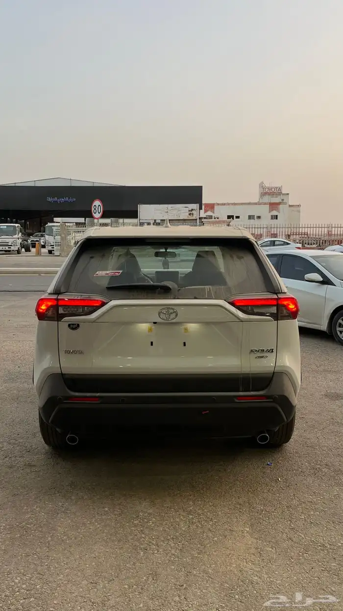 تايوتا راف فور بنزين LE استاندر دبل 2025 5