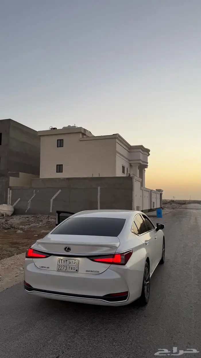 للبيع لكزس 2022 1