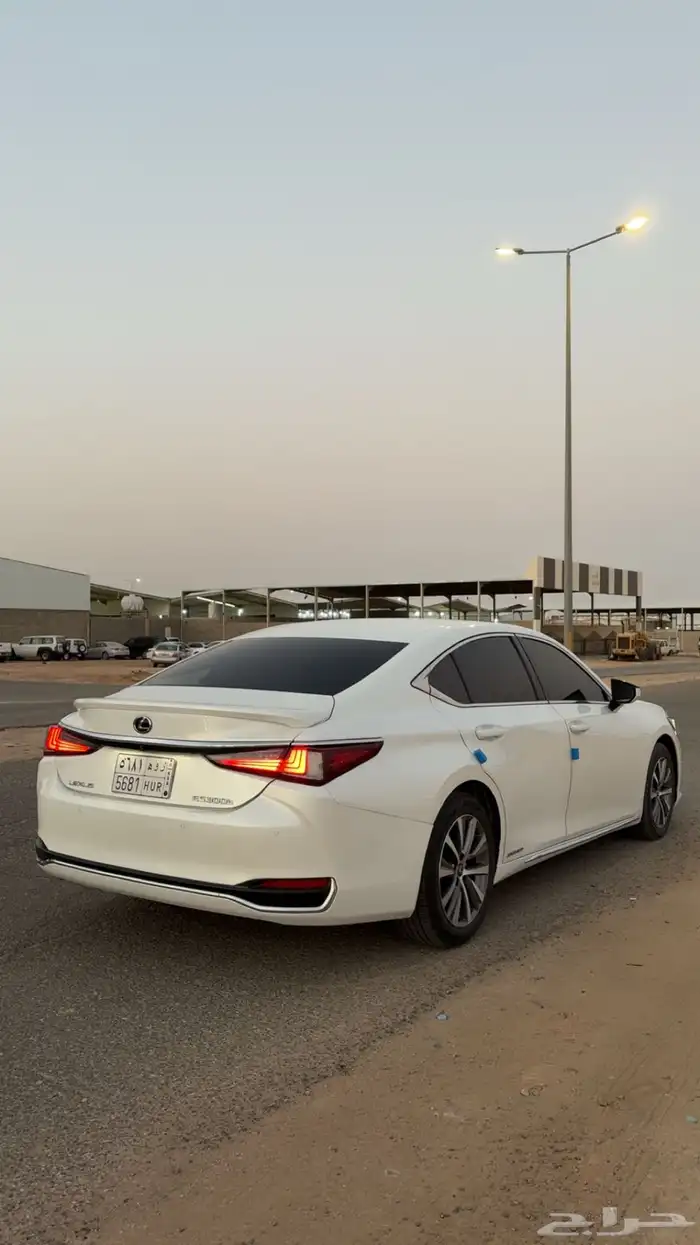 لكزس es300h هايبرد 2020 3