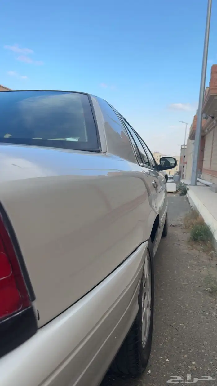 فورد كراون فكتوريا 2011 4