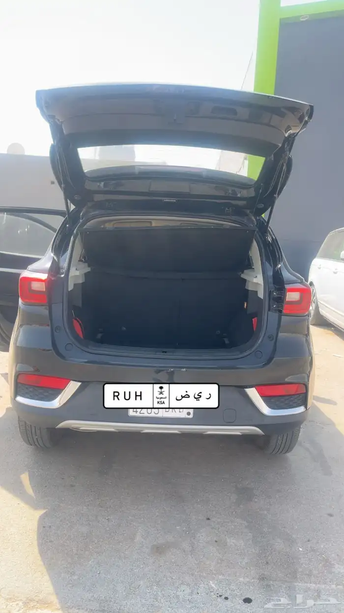 MG zs اسود 10