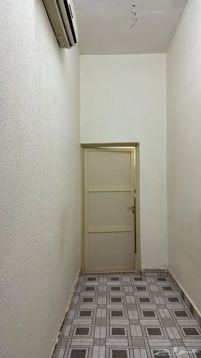 غرفة سائق للايجار بفيلا عائلة بحي ظهرة لبن 0