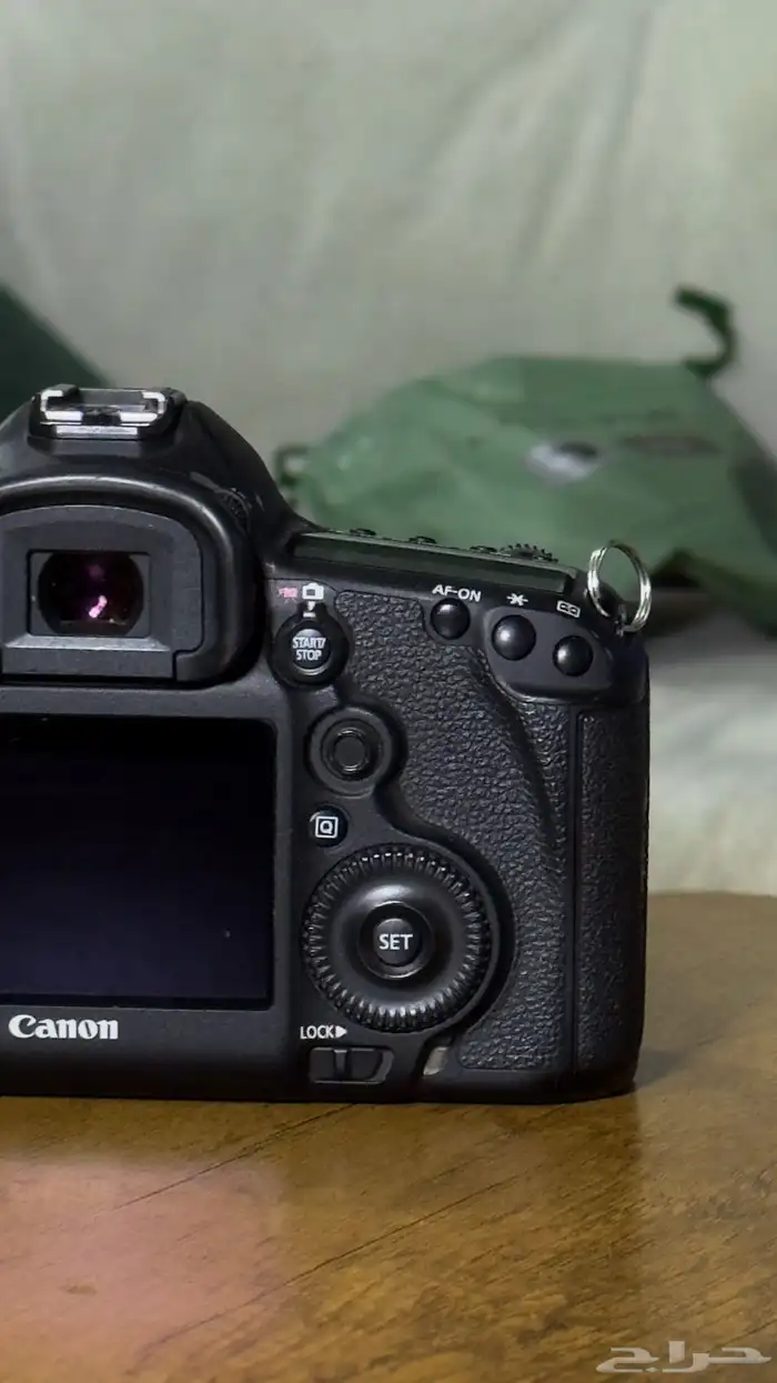 للبيع كاميره كانون مارك 3 وعدسه 105-24 وعدسه 85mm 1.8 1