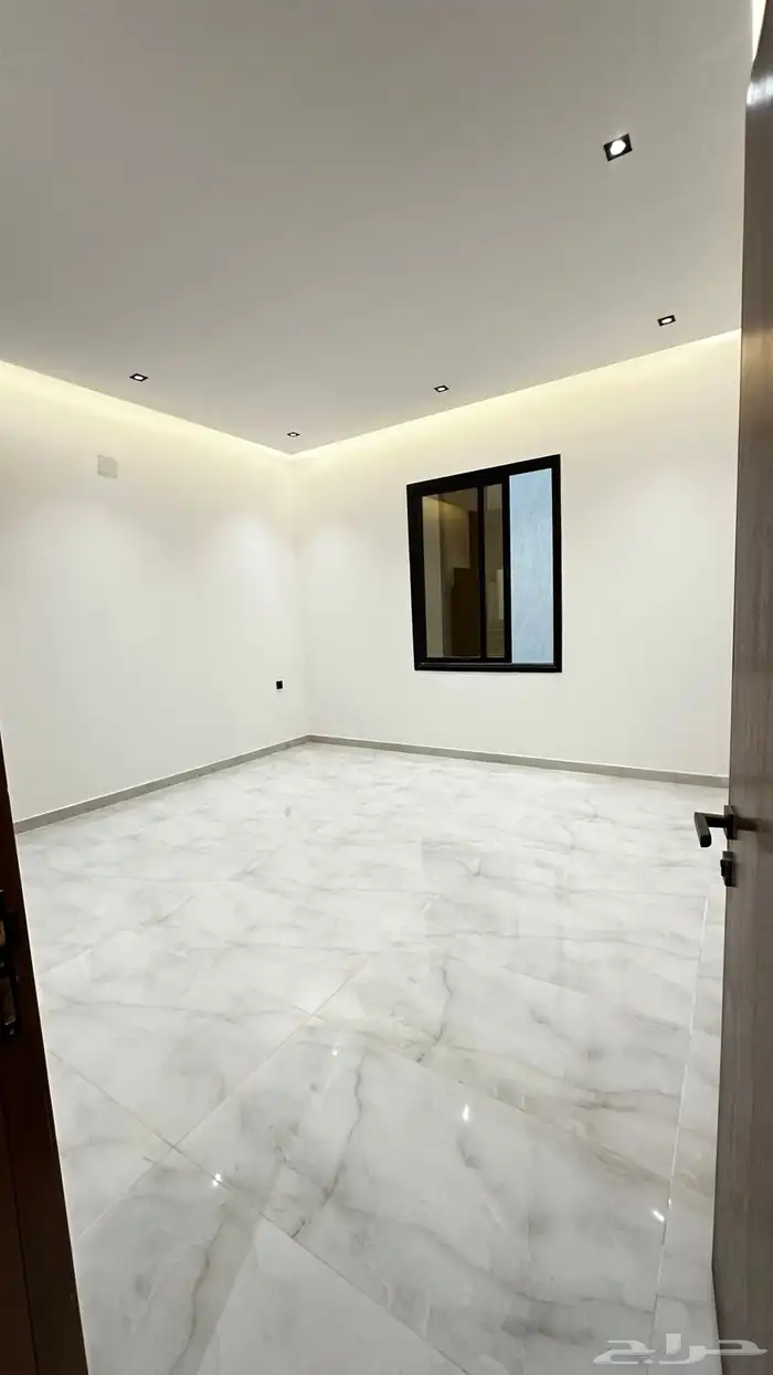 فيلا درج داخلي مع شقتين 4