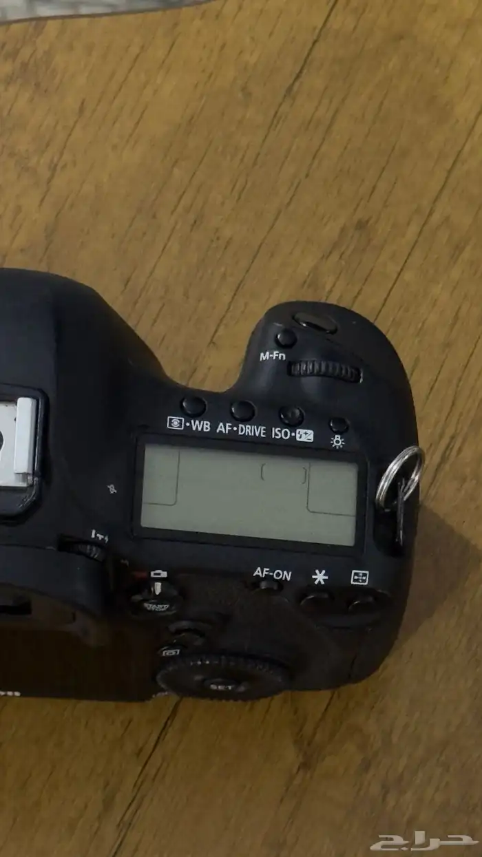 للبيع كاميره كانون مارك 3 وعدسه 105-24 وعدسه 85mm 1.8 2
