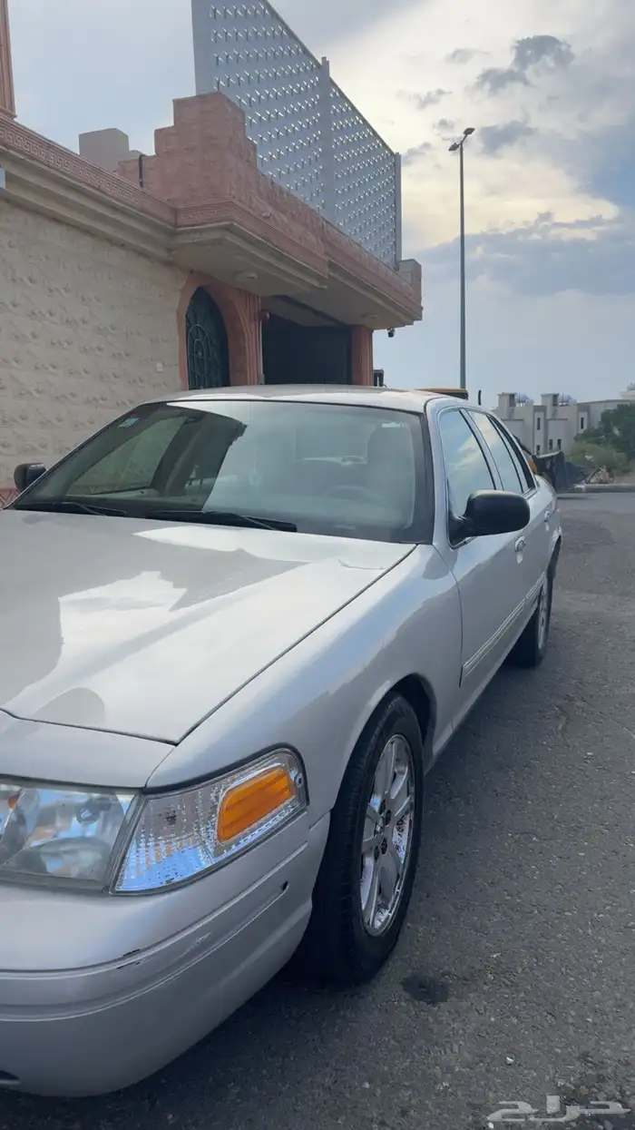 فورد كراون فكتوريا 2011 5