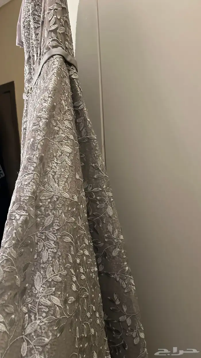 فساتين لبس مره مره وجديده مافيها اي عيوب الاثنين 100 ريال 0