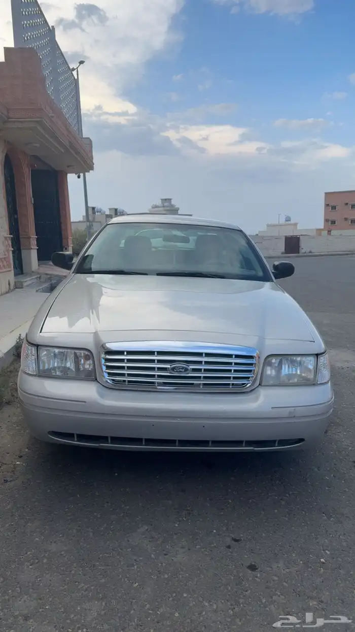 فورد كراون فكتوريا 2011 1