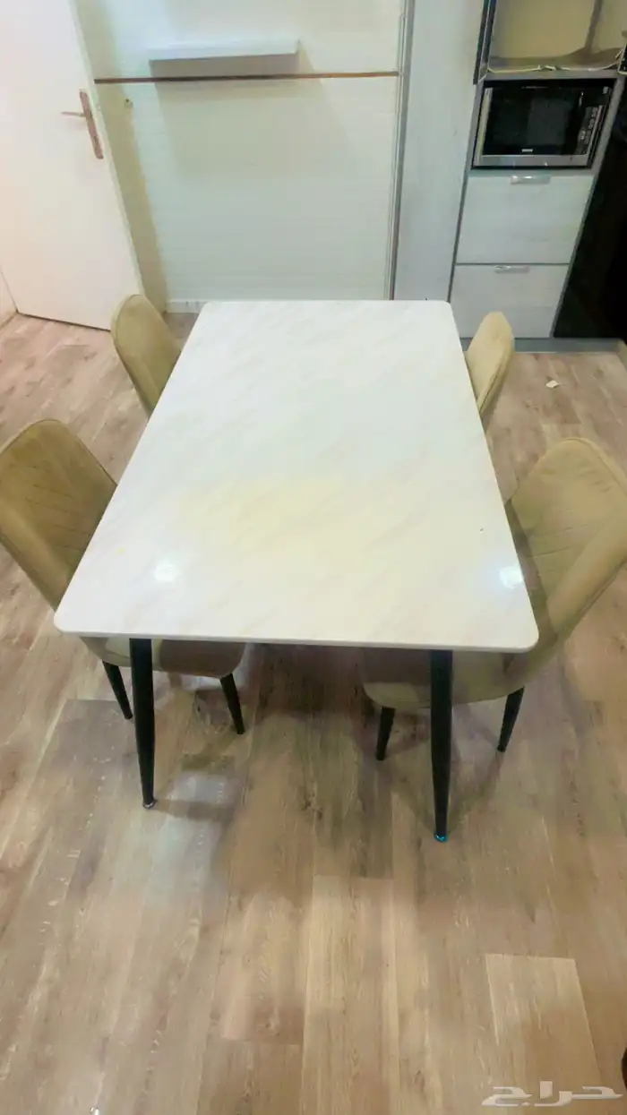 طاولة طعام مع 4 كراسي للبي 0