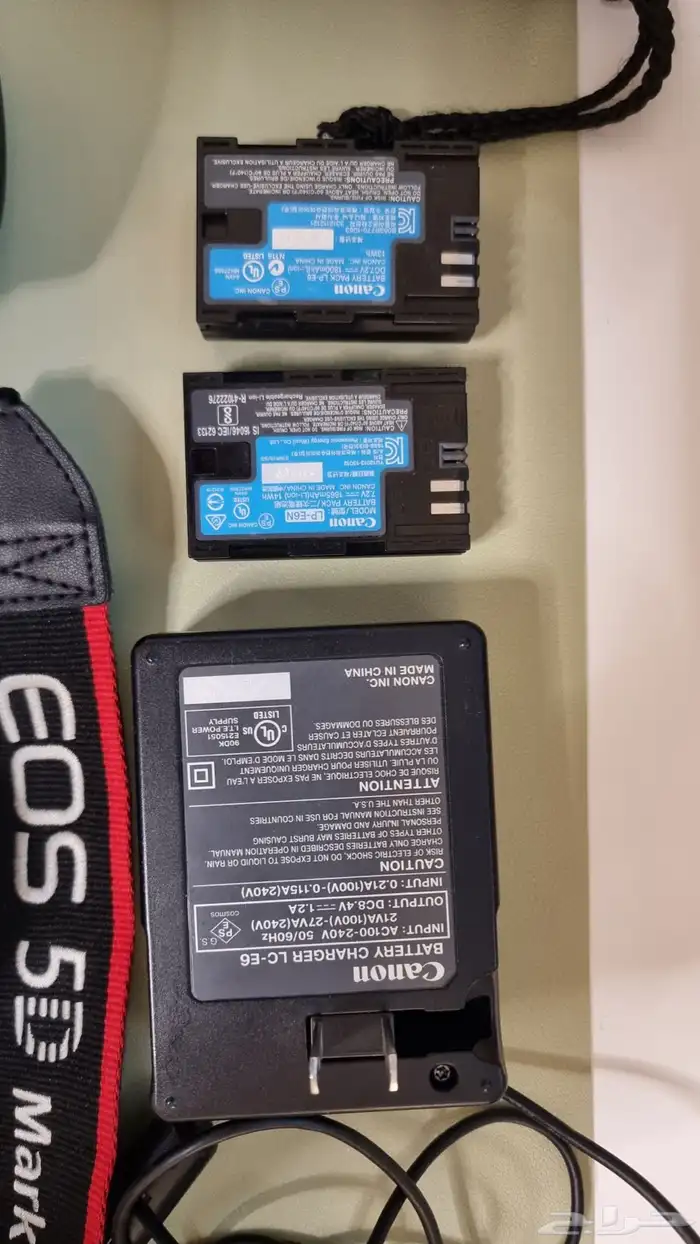 للبيع كاميرا كانون EOS 5D 8