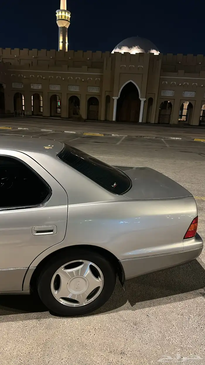 لكزس LS400 0