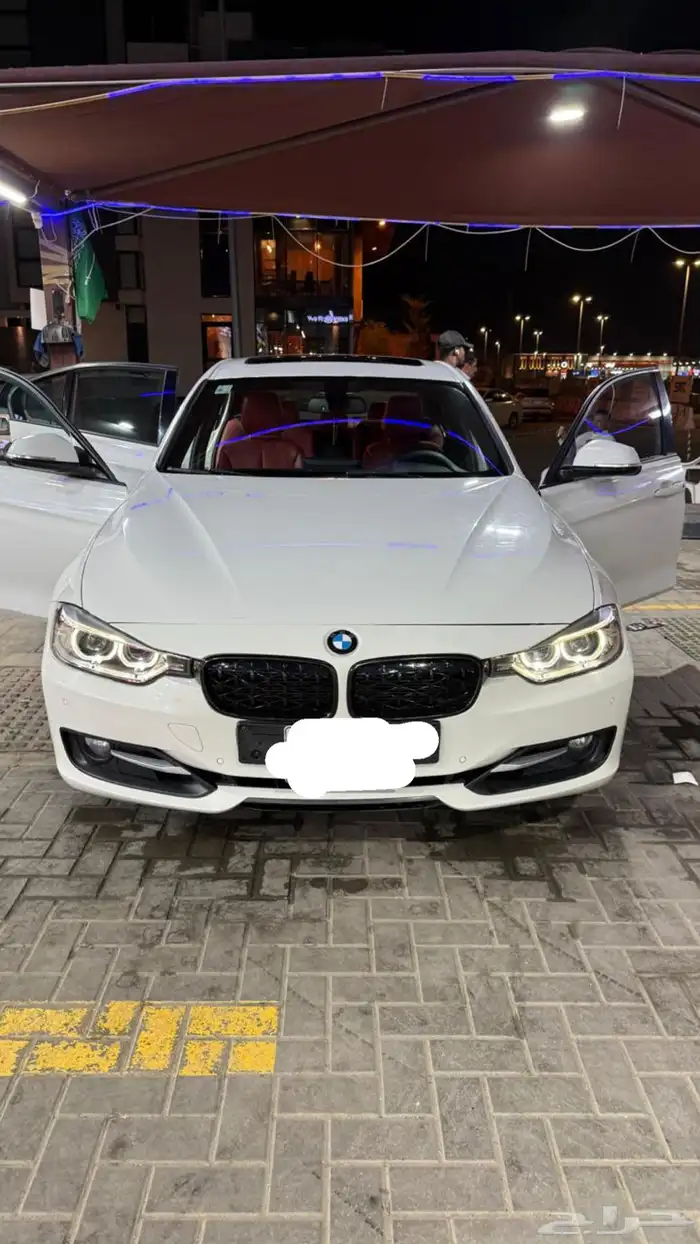 BMW 320i فل كامل للبيع 0
