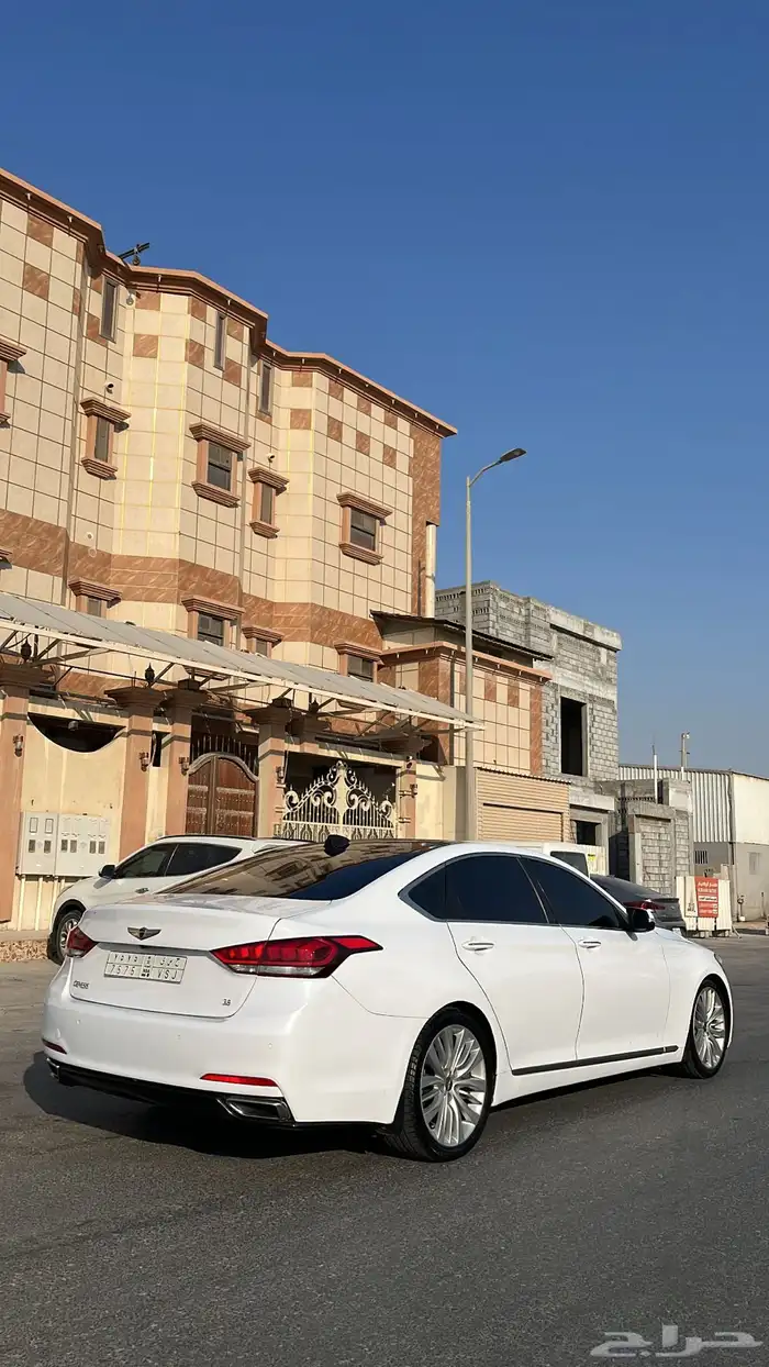 جنسيس ابيض لؤلؤي بلاتينيوم 1