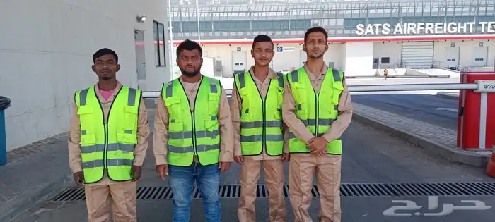 يوجد عمال كهربائيين وسباك ونجار للشركات والمؤسسات 2