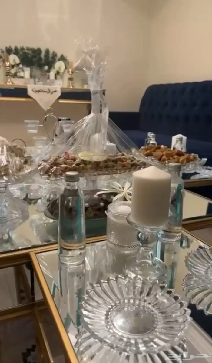 طاوله اساسيه و3 خدمه ومدخل ضيافه فصلته. بال 2500 0