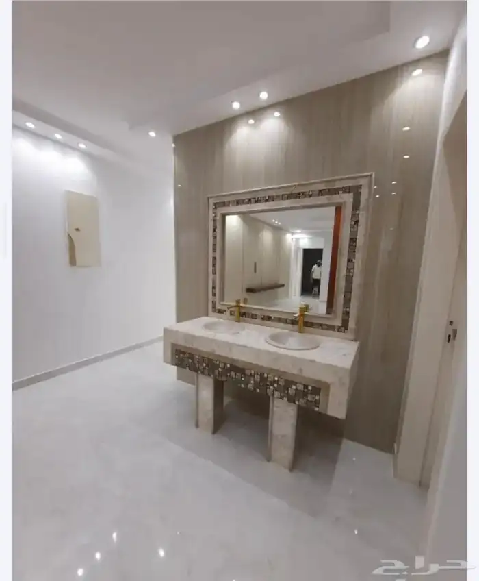 للبيع فيلا فاخرة حي الرمال 9