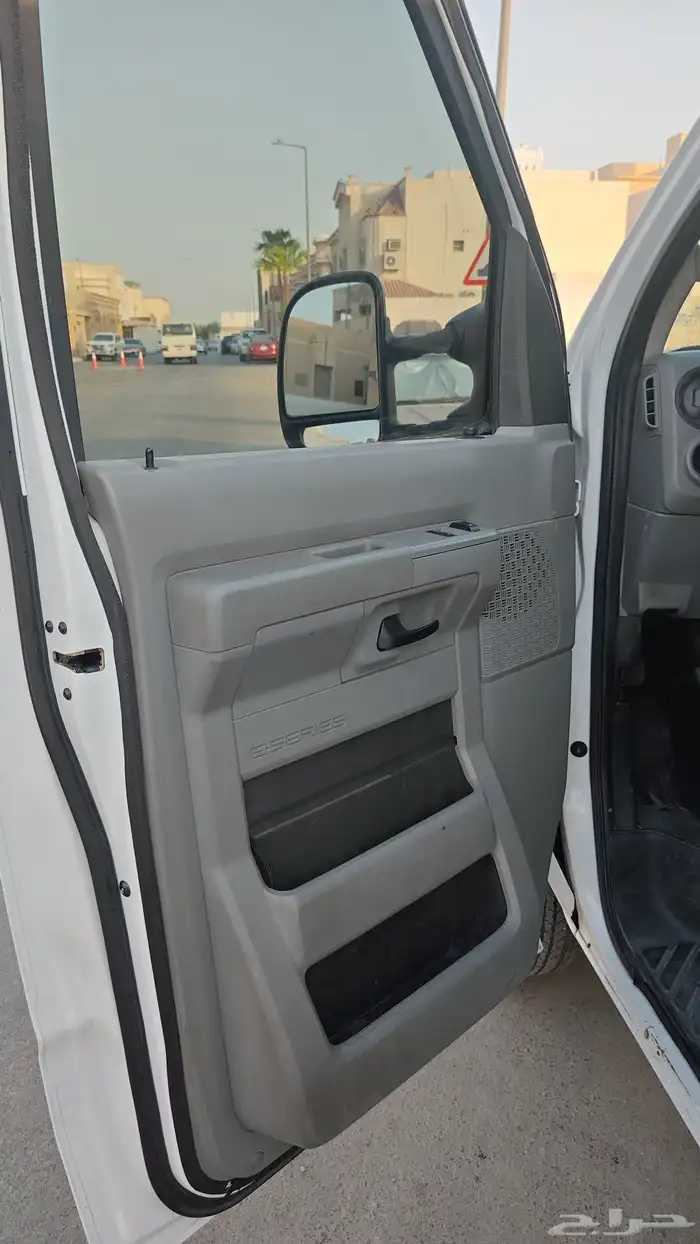 فان ابيض E350 بنزين 10 سلندر 2013 12